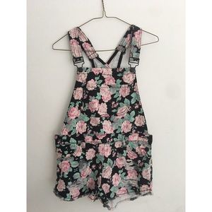 🍃🌸 Floral Overalls 🍃🌸